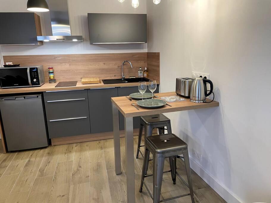Alp Chartres - Cosy Studio Au Coeur De Chartres Avec Parking ภายนอก รูปภาพ